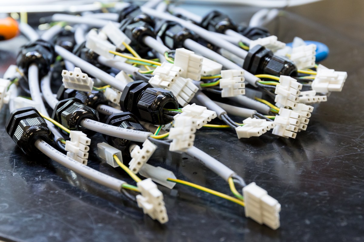 cablaggio di alimetazione assemblato con pressacavo e connettori a innesto