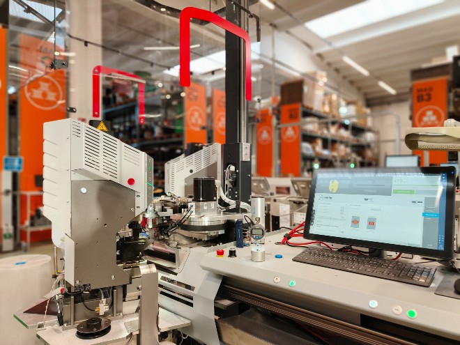 macchina automatic_taglia_spela _aggraffa_montaggio automatico componenti